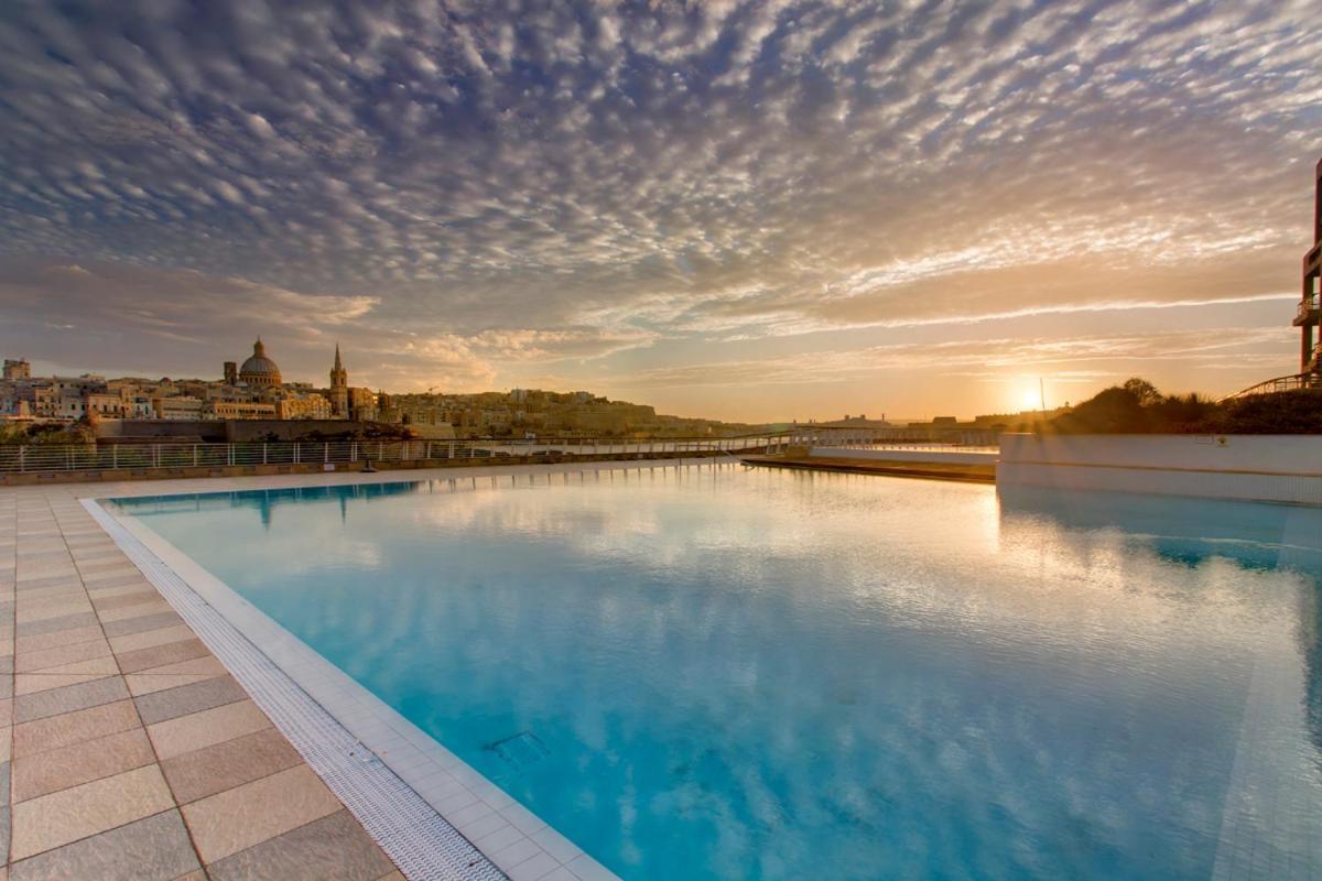 Super Luxury Apartment In Tigne Point, Amazing Sea Views Sliema Luaran gambar